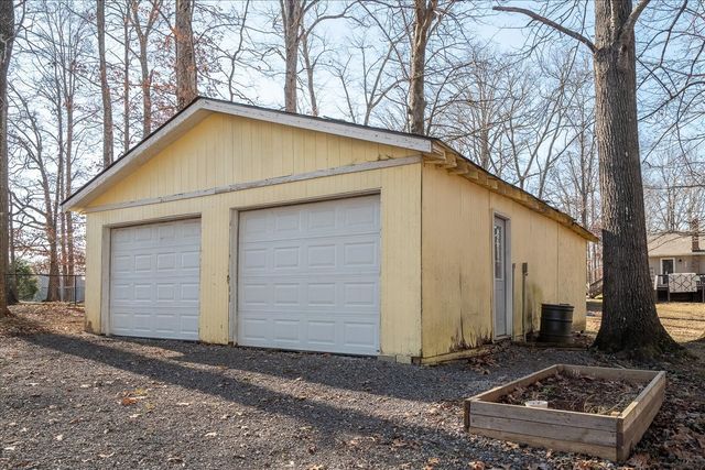 210 State Ave, Lawrenceburg, TN 38464