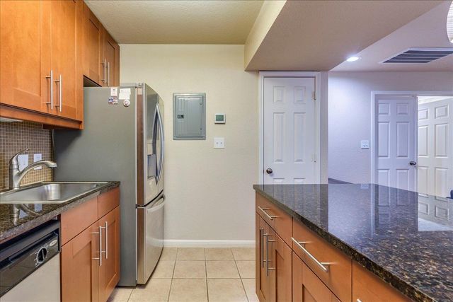 7685 Northcross DR 521, Austin, TX 78757