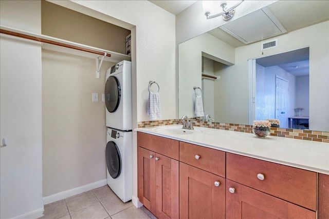 7685 Northcross DR 521, Austin, TX 78757