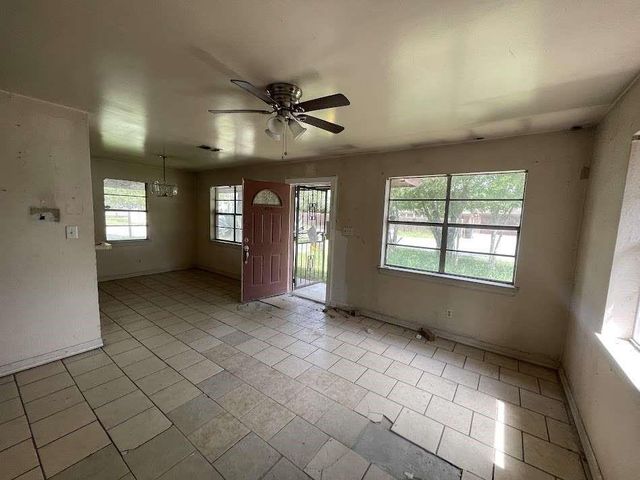 825 Tichenor Lane, La Feria, TX 78559