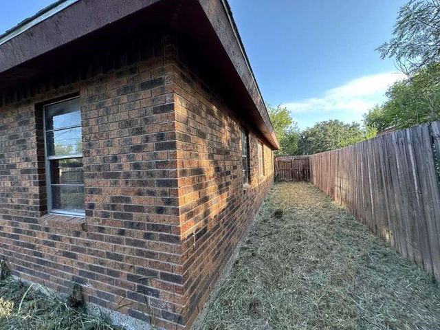 825 Tichenor Lane, La Feria, TX 78559