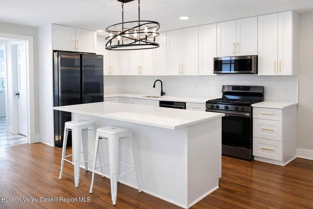 30 Old Post Road N, Red Hook, NY 12571