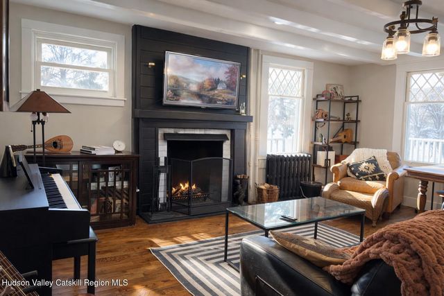 30 Old Post Road N, Red Hook, NY 12571