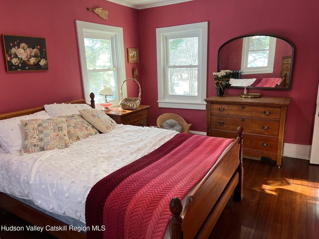 30 Old Post Road N, Red Hook, NY 12571