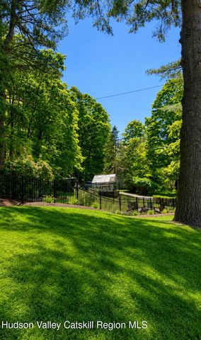 30 Old Post Road N, Red Hook, NY 12571