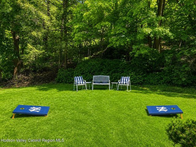 30 Old Post Road N, Red Hook, NY 12571