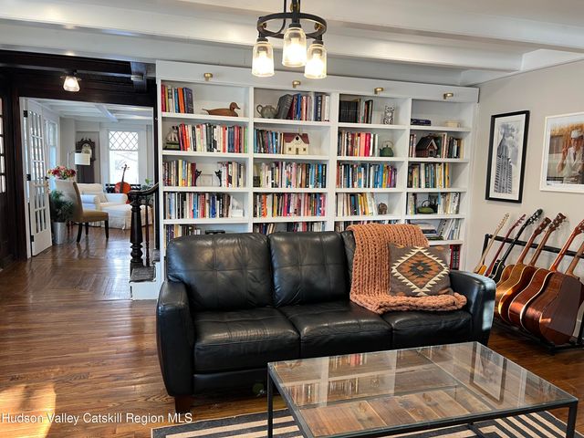 30 Old Post Road N, Red Hook, NY 12571