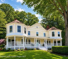 30 Old Post Road N, Red Hook, NY 12571