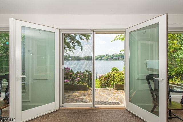 174 Pines Lake Dr E, Wayne Twp., NJ 07470