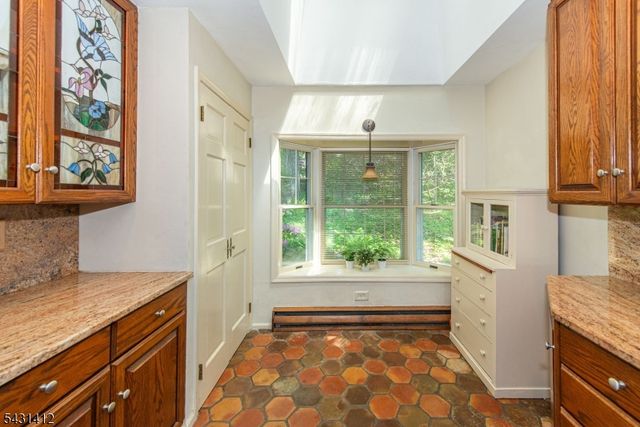 174 Pines Lake Dr E, Wayne Twp., NJ 07470