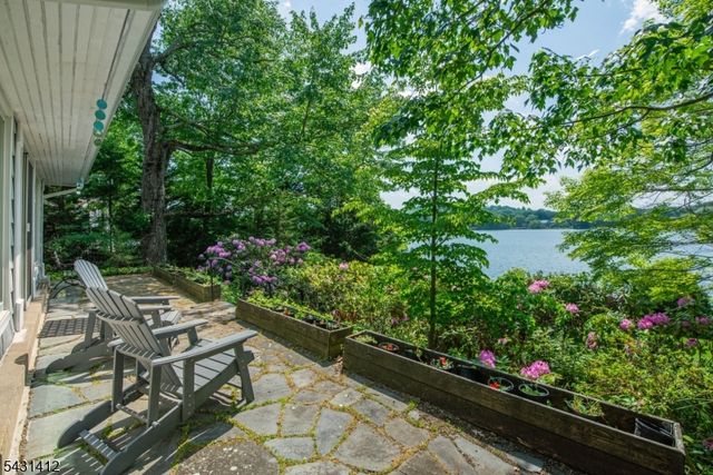 174 Pines Lake Dr E, Wayne Twp., NJ 07470