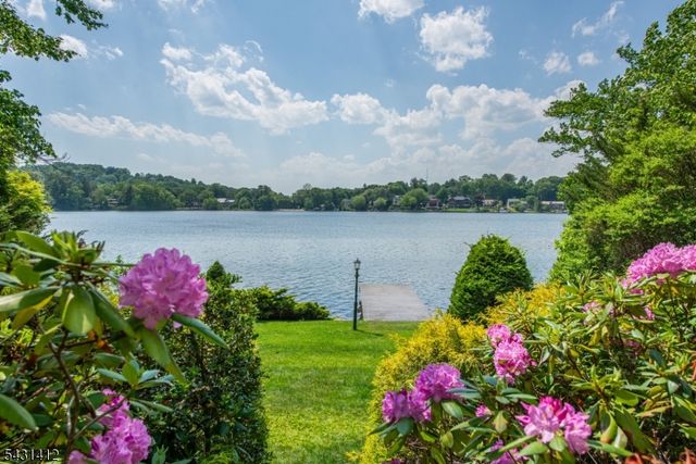 174 Pines Lake Dr E, Wayne Twp., NJ 07470