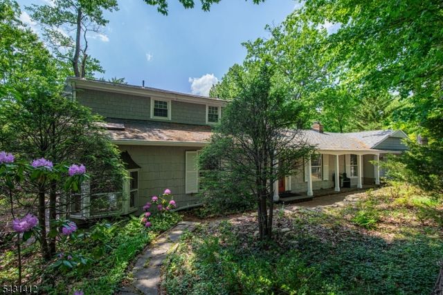 174 Pines Lake Dr E, Wayne Twp., NJ 07470