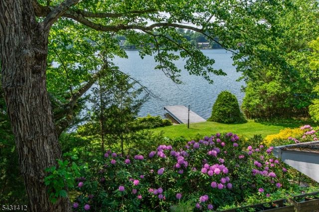 174 Pines Lake Dr E, Wayne Twp., NJ 07470