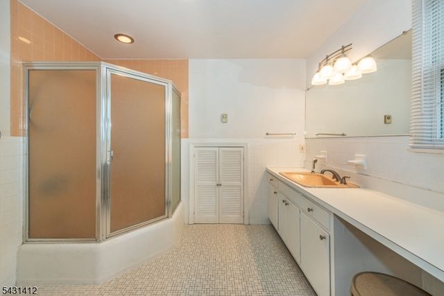174 Pines Lake Dr E, Wayne Twp., NJ 07470