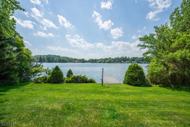 174 Pines Lake Dr E, Wayne Twp., NJ 07470