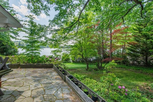 174 Pines Lake Dr E, Wayne Twp., NJ 07470