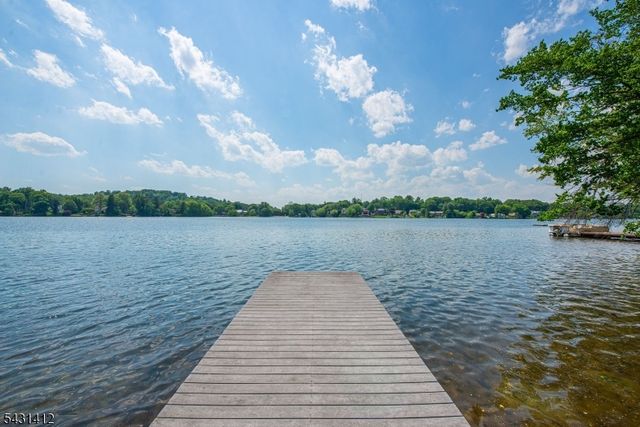 174 Pines Lake Dr E, Wayne Twp., NJ 07470