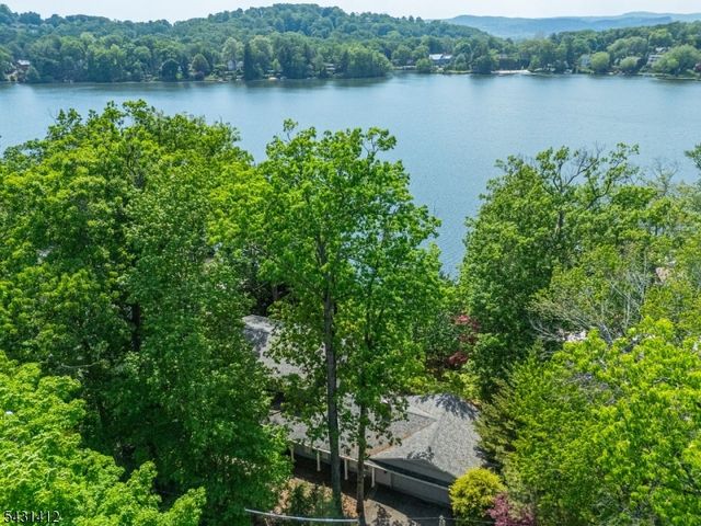 174 Pines Lake Dr E, Wayne Twp., NJ 07470