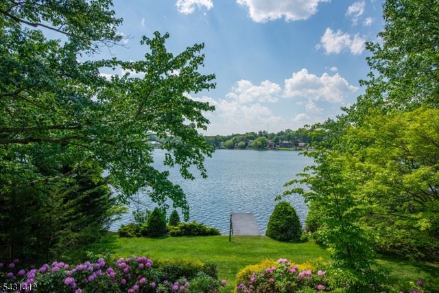 174 Pines Lake Dr E, Wayne Twp., NJ 07470