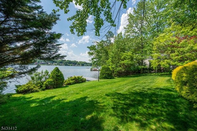 174 Pines Lake Dr E, Wayne Twp., NJ 07470