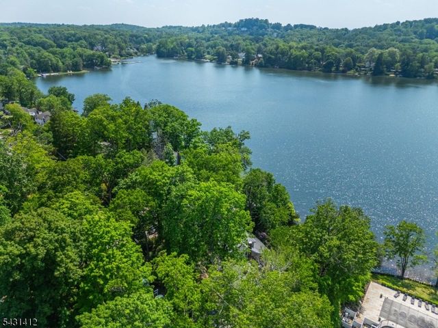 174 Pines Lake Dr E, Wayne Twp., NJ 07470