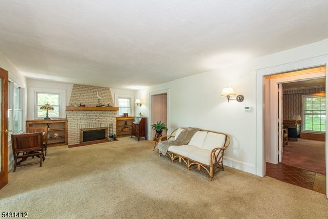 174 Pines Lake Dr E, Wayne Twp., NJ 07470