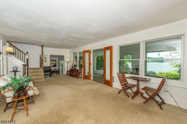 174 Pines Lake Dr E, Wayne Twp., NJ 07470