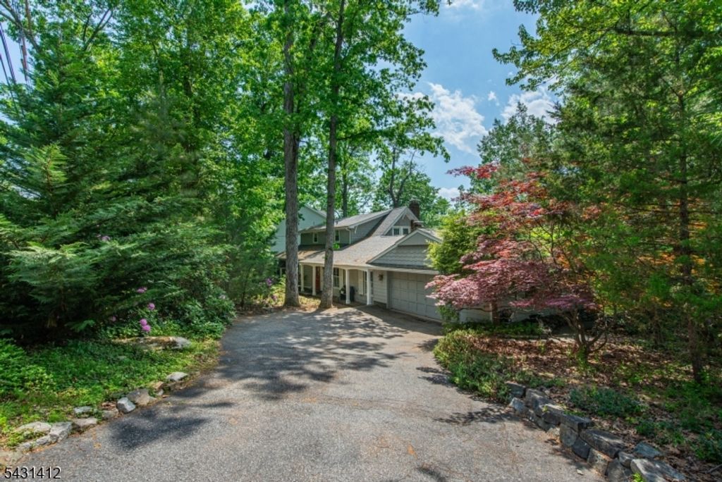 174 Pines Lake Dr E, Wayne Twp., NJ 07470