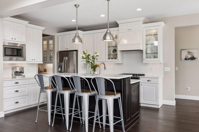 4061 San Vitero Circle, Chaska, MN 55318