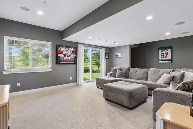 4061 San Vitero Circle, Chaska, MN 55318