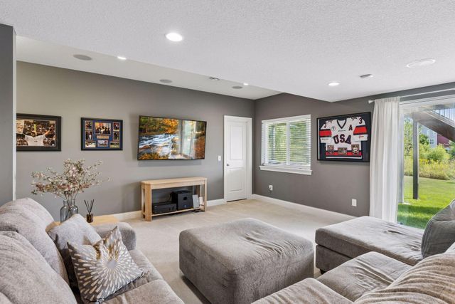4061 San Vitero Circle, Chaska, MN 55318