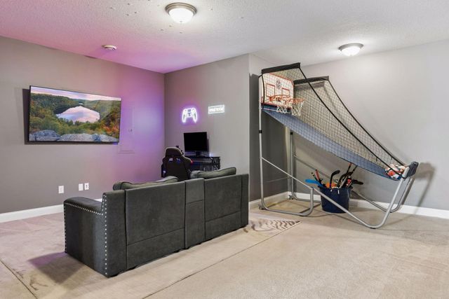 4061 San Vitero Circle, Chaska, MN 55318
