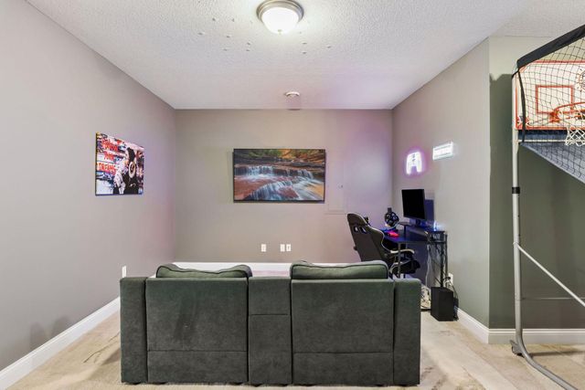 4061 San Vitero Circle, Chaska, MN 55318