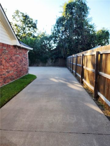 2423 Pintail Loop, College Station, TX 77845