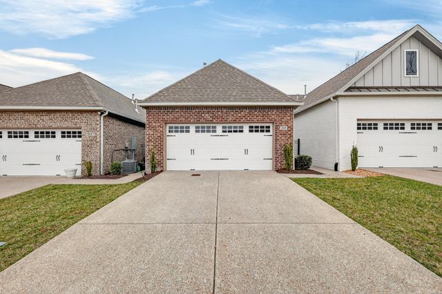 215 Trevor Dr, Mount Juliet, TN 37122