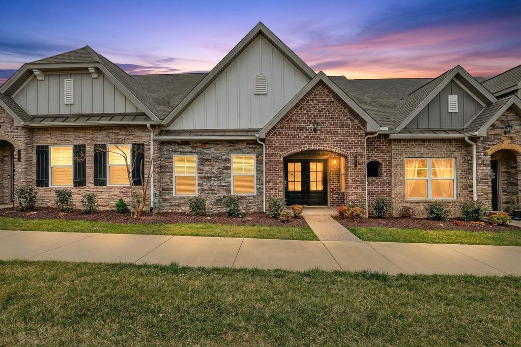 215 Trevor Dr, Mount Juliet, TN 37122
