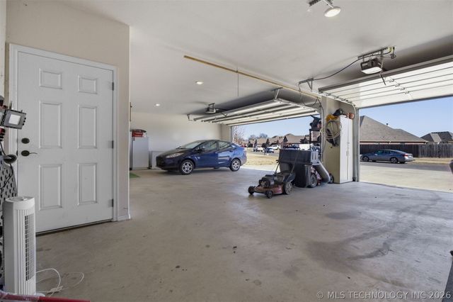 26498 Columbia Crest Drive, Claremore, OK 74019