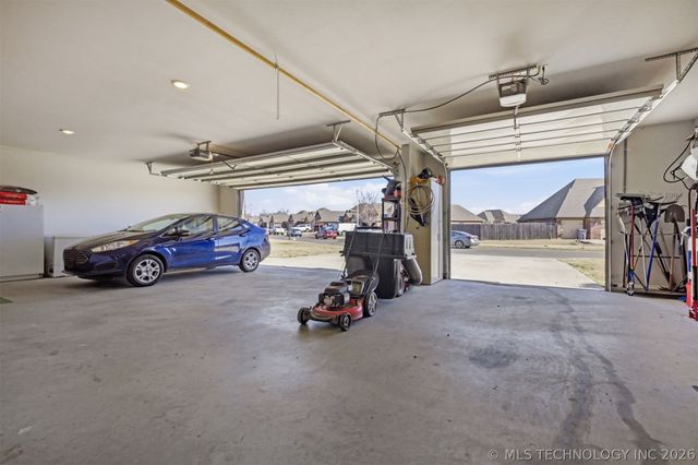 26498 Columbia Crest Drive, Claremore, OK 74019