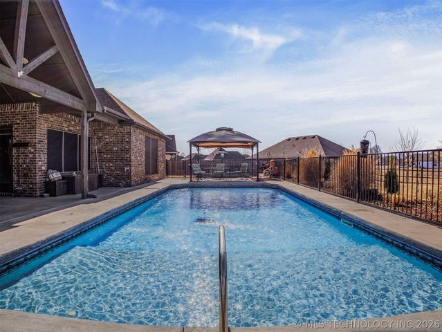 26498 Columbia Crest Drive, Claremore, OK 74019