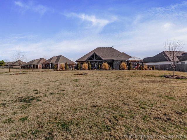 26498 Columbia Crest Drive, Claremore, OK 74019