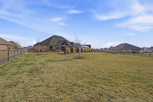 26498 Columbia Crest Drive, Claremore, OK 74019