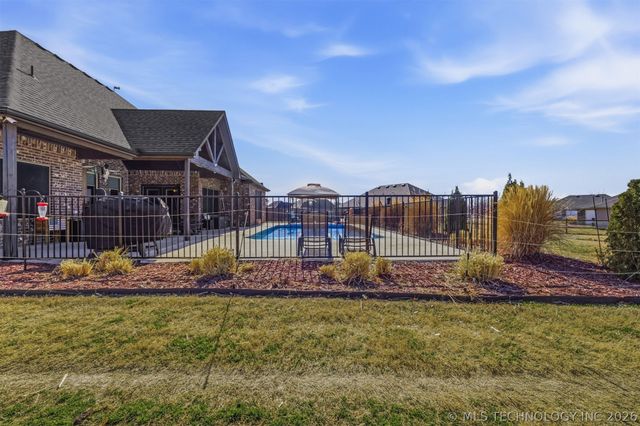 26498 Columbia Crest Drive, Claremore, OK 74019