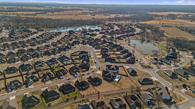26498 Columbia Crest Drive, Claremore, OK 74019