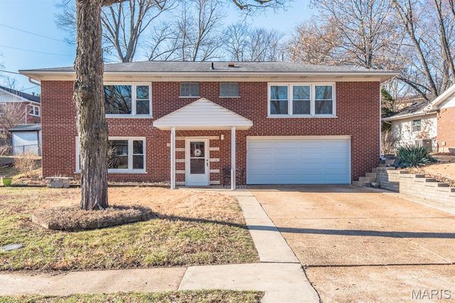 8408 Hawkesbury Drive, St Louis, MO 63121