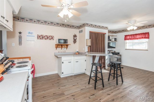 8408 Hawkesbury Drive, St Louis, MO 63121