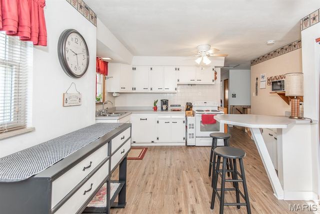 8408 Hawkesbury Drive, St Louis, MO 63121