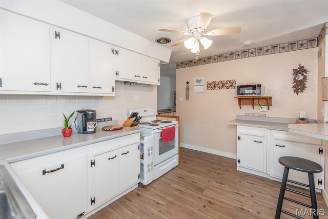 8408 Hawkesbury Drive, St Louis, MO 63121