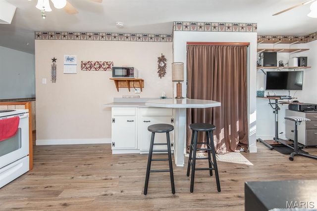 8408 Hawkesbury Drive, St Louis, MO 63121