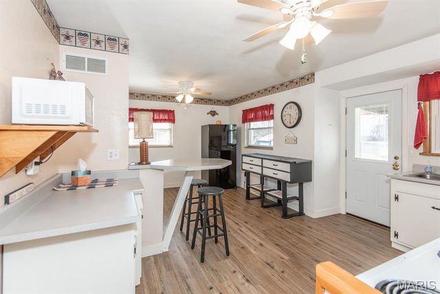 8408 Hawkesbury Drive, St Louis, MO 63121